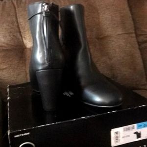 Ladies Leather Shoe Bootie Sz 10